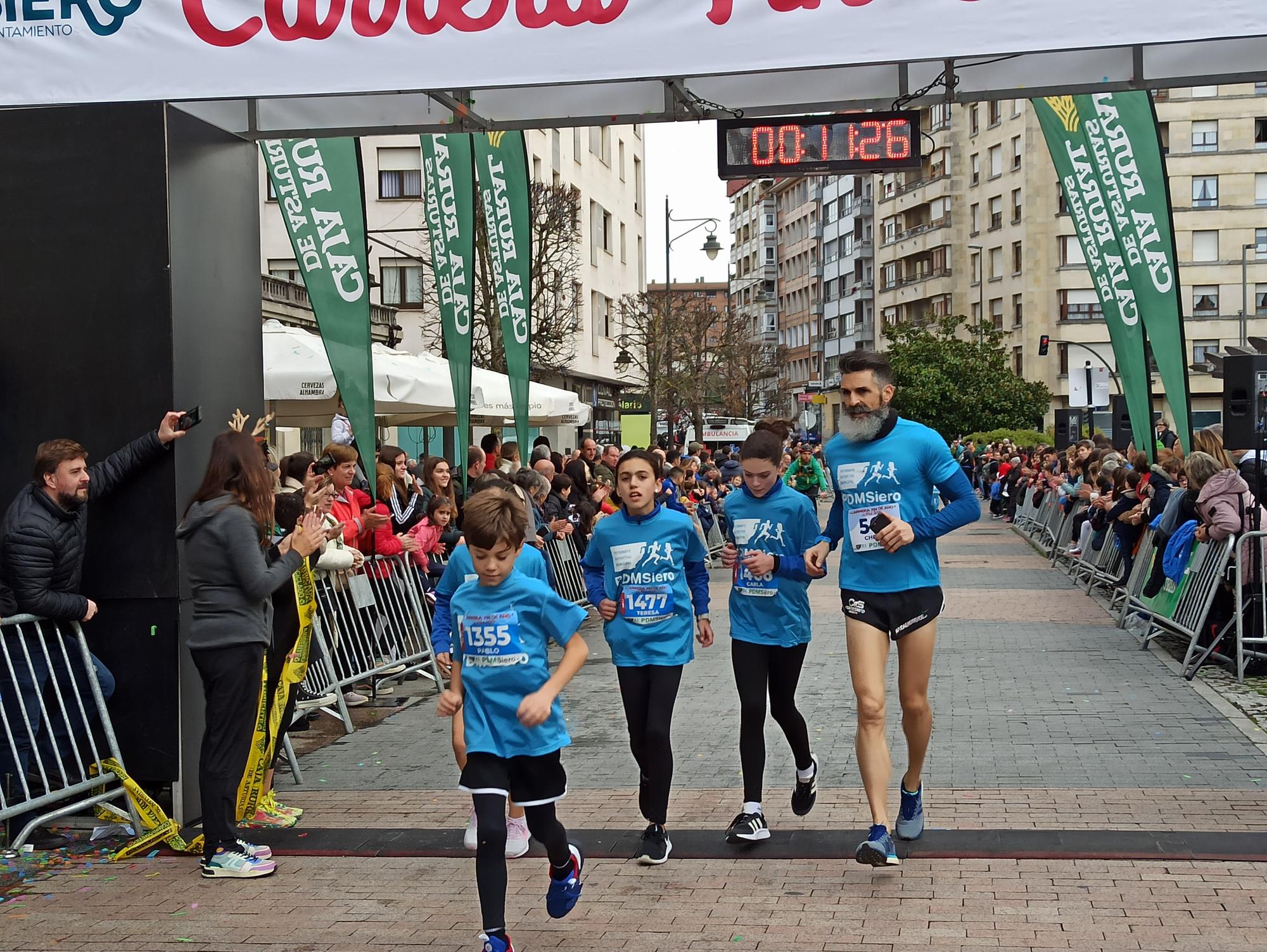 Casi 1.500 participantes disputan la carrera de Fin de Año de Pola de Siero