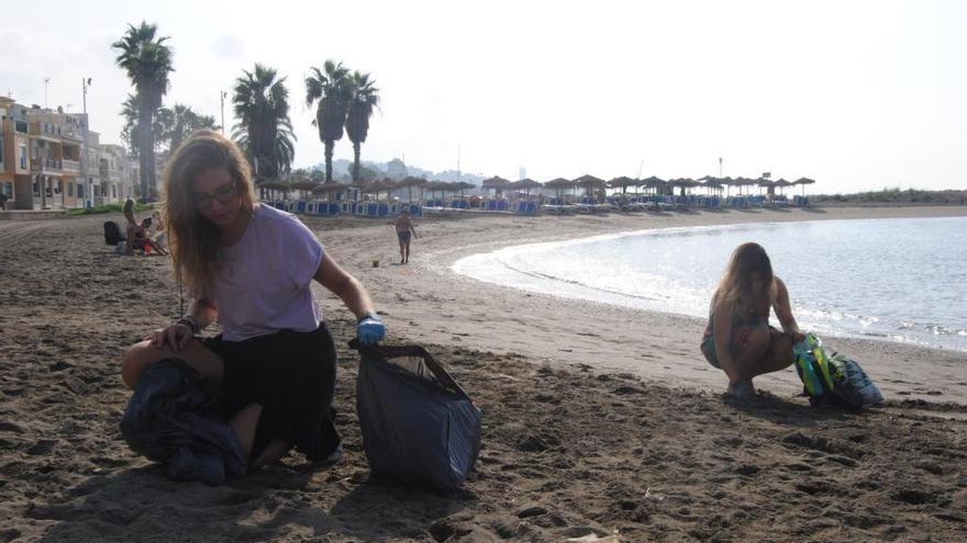 Batida para limpiar las playas de Pedregalejo.