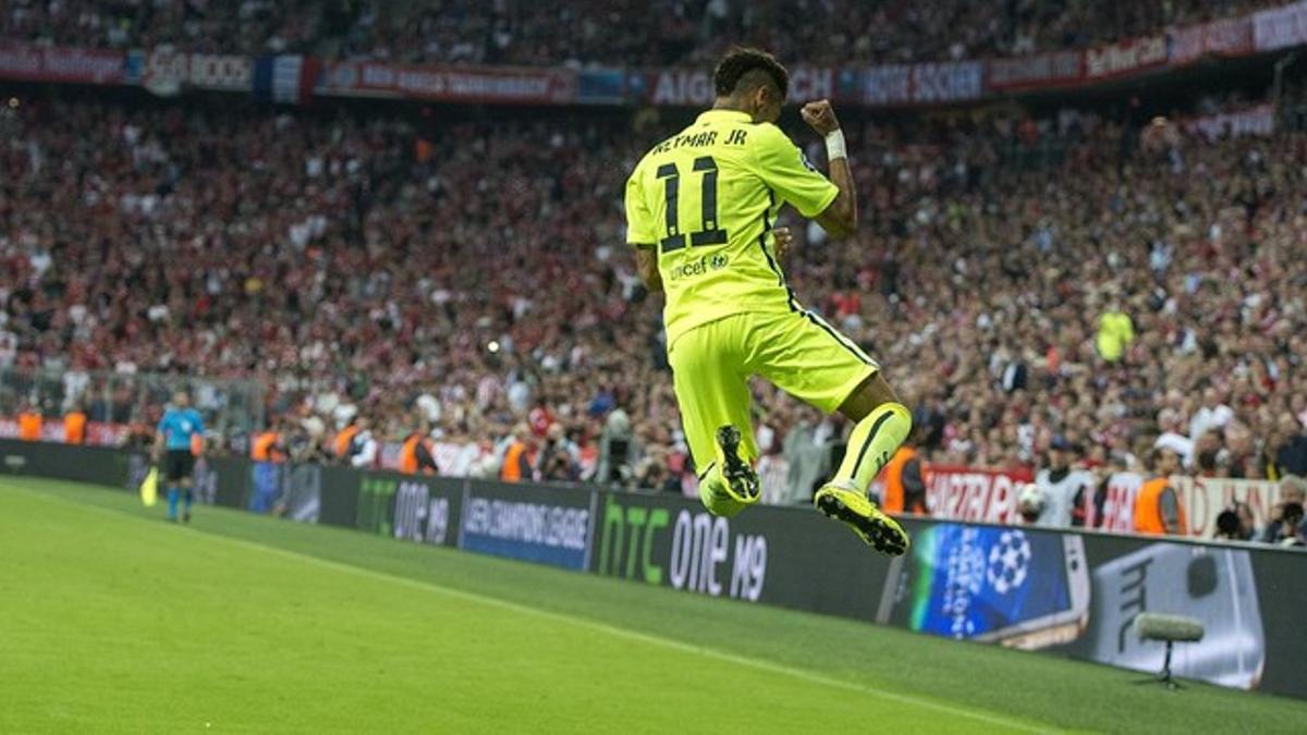 Neymar celebra el segundo gol ante el Bayern en el Allianz Arena