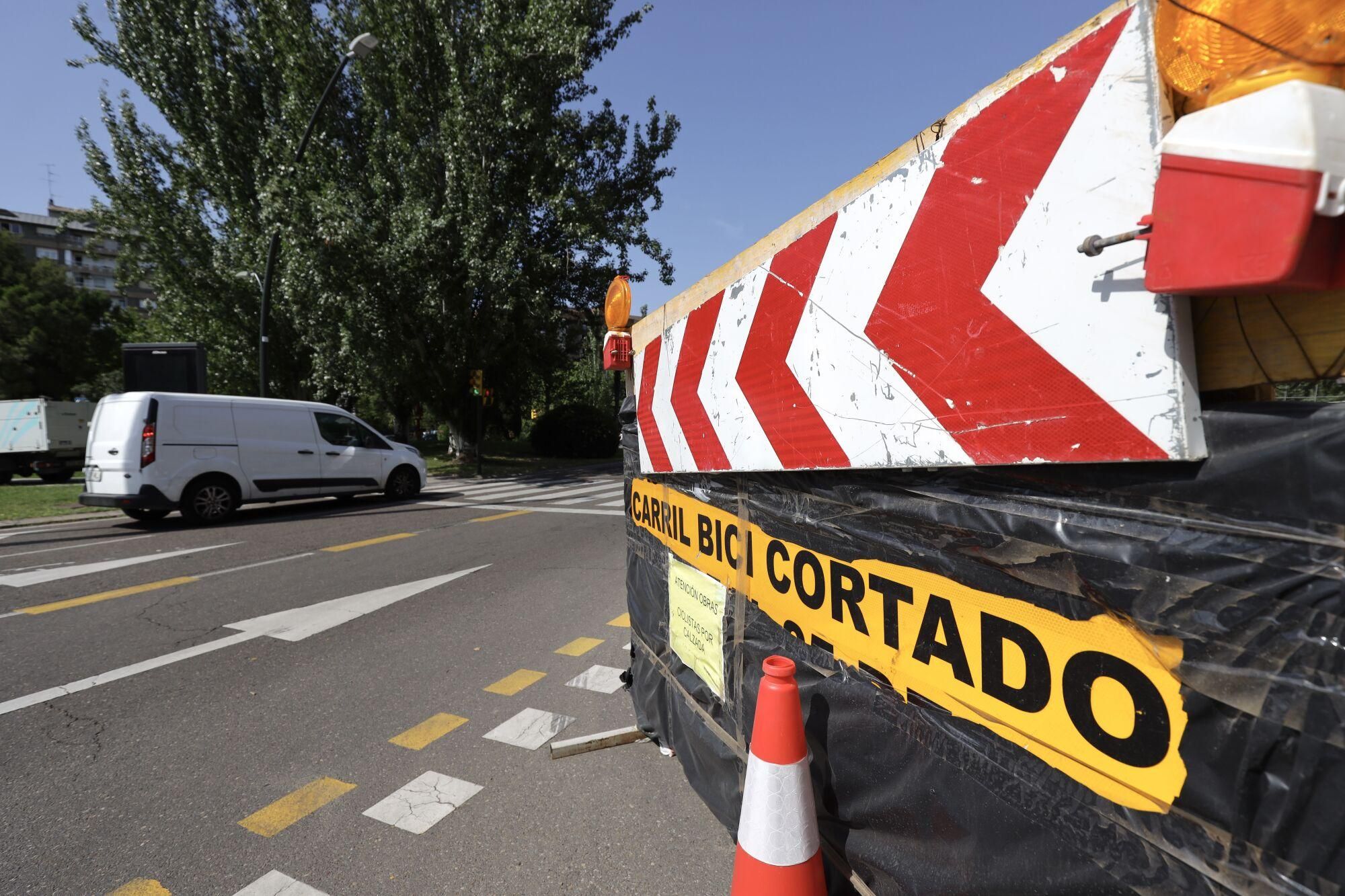 En imágenes | Las obras en el Huerva provocan cortes en el tráfico en Camino Las Torres
