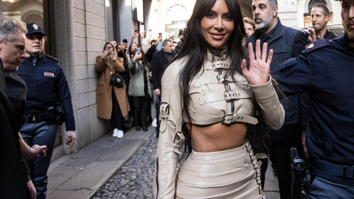 En fotos: Kim Kardashian se corta el pelo y está irreconocible