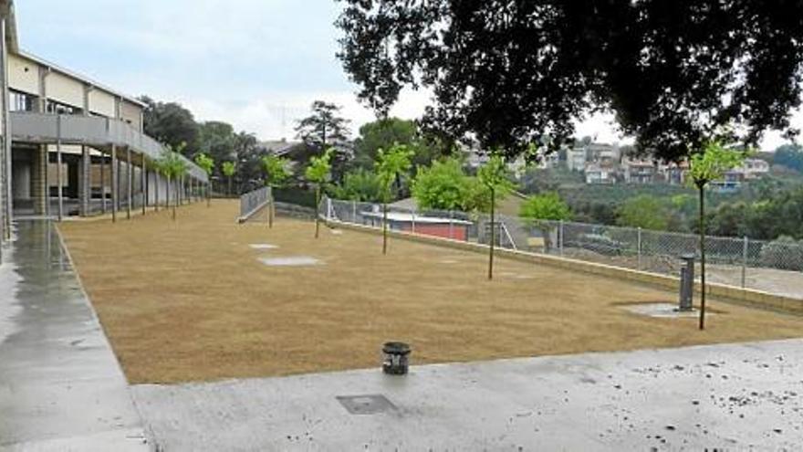 Caldersarranja el pati de l&#039;escola a petició de l&#039;AMPA