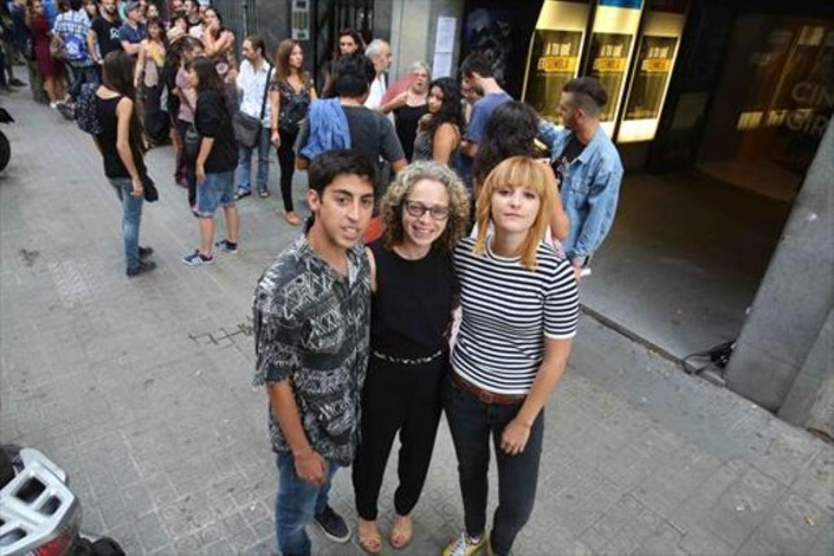 A l’estrena 8 Ester Quintana, amb el director del documental, Pau Poch, i la productora, Teresa Manubens. A l’estrena 8 Ester Quintana, amb el director del documental, Pau Poch, i la productora, Teresa Manubens.