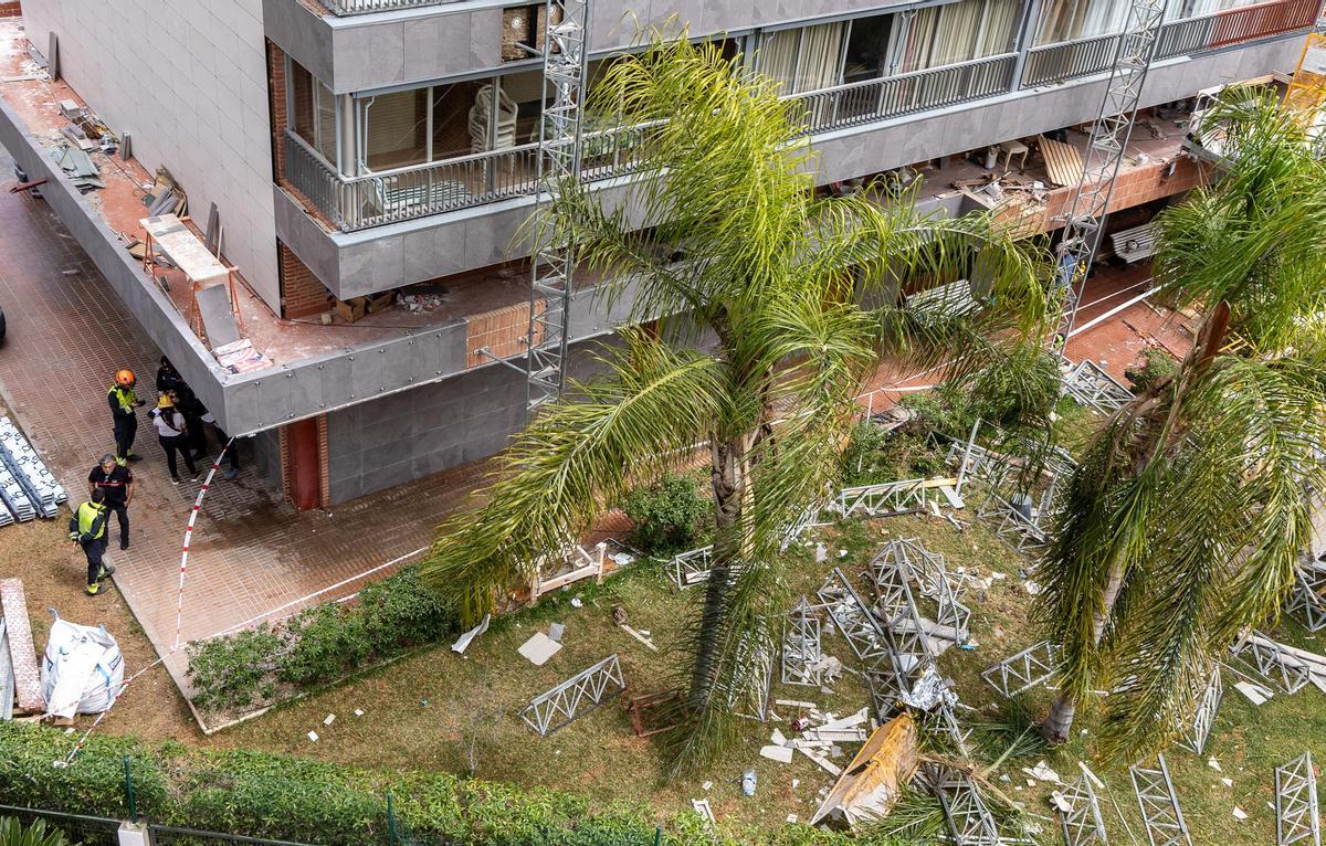 Mueren dos personas tras desplomarse un andamio en un edificio de 18 plantas en Benidorm