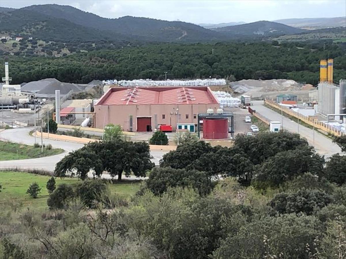 Una empresa de Espiel convierte el plástico desechado en combustible