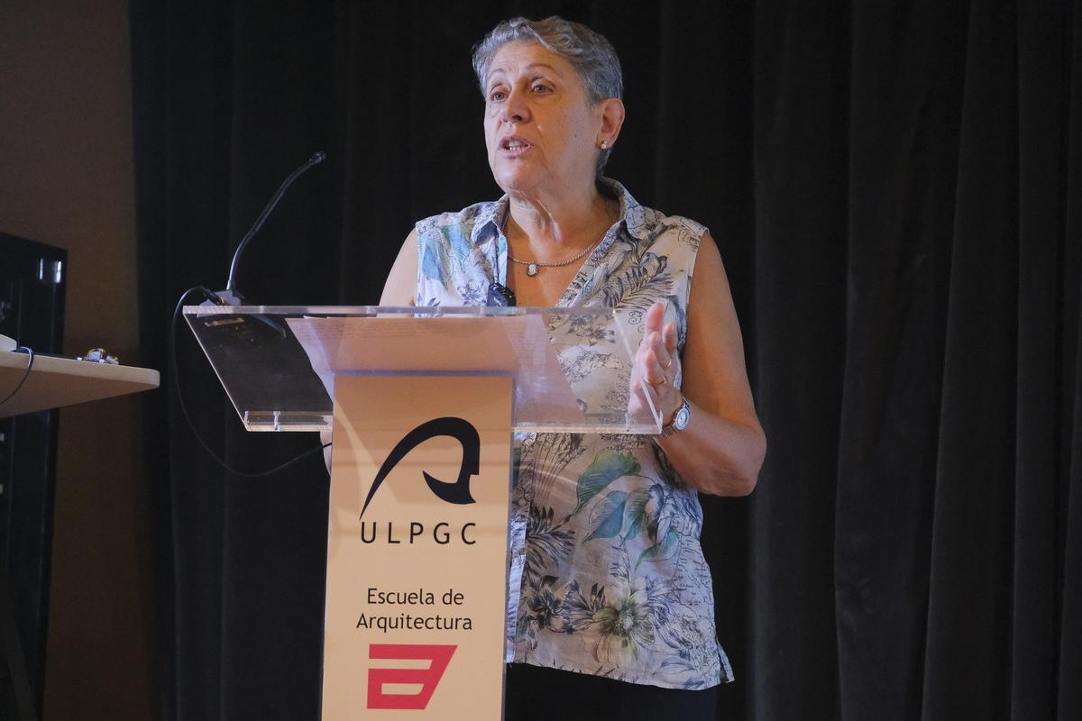 Diana Moller durante su ponencia en la Semana de la Arquitectura.