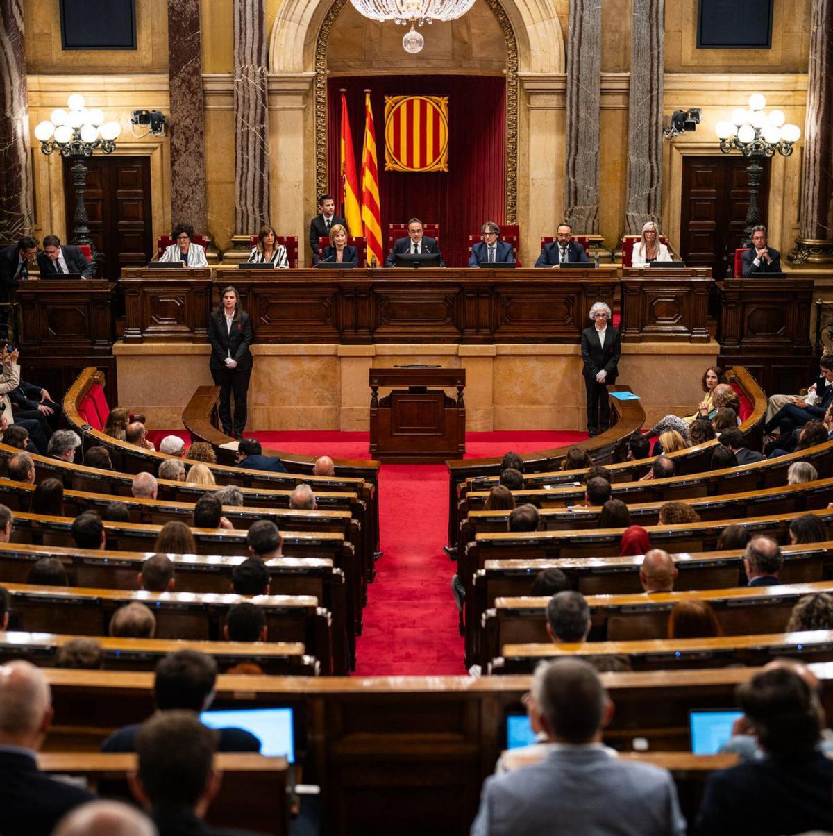 El Parlament debat qui deixa fora del Senat