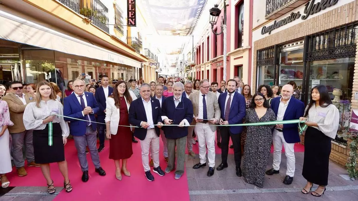 Lorenzo Caprile corta la cinta inaugural de la feria De Boda en Fuente Palmera