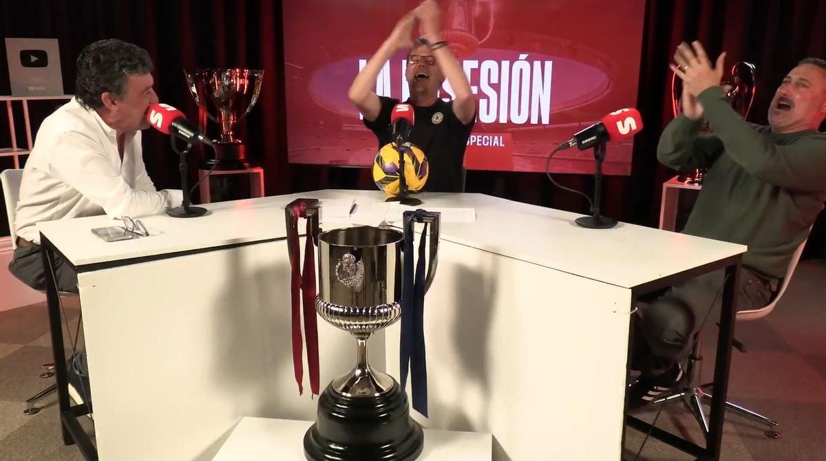 La Posesión 2x30: Cierra los ojos: estás en La Cartuja, minuto 93 y escuchas a Alfredo Martínez...