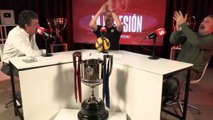 La Posesión 2x30: Cierra los ojos: estás en La Cartuja, minuto 93 y escuchas a Alfredo Martínez...