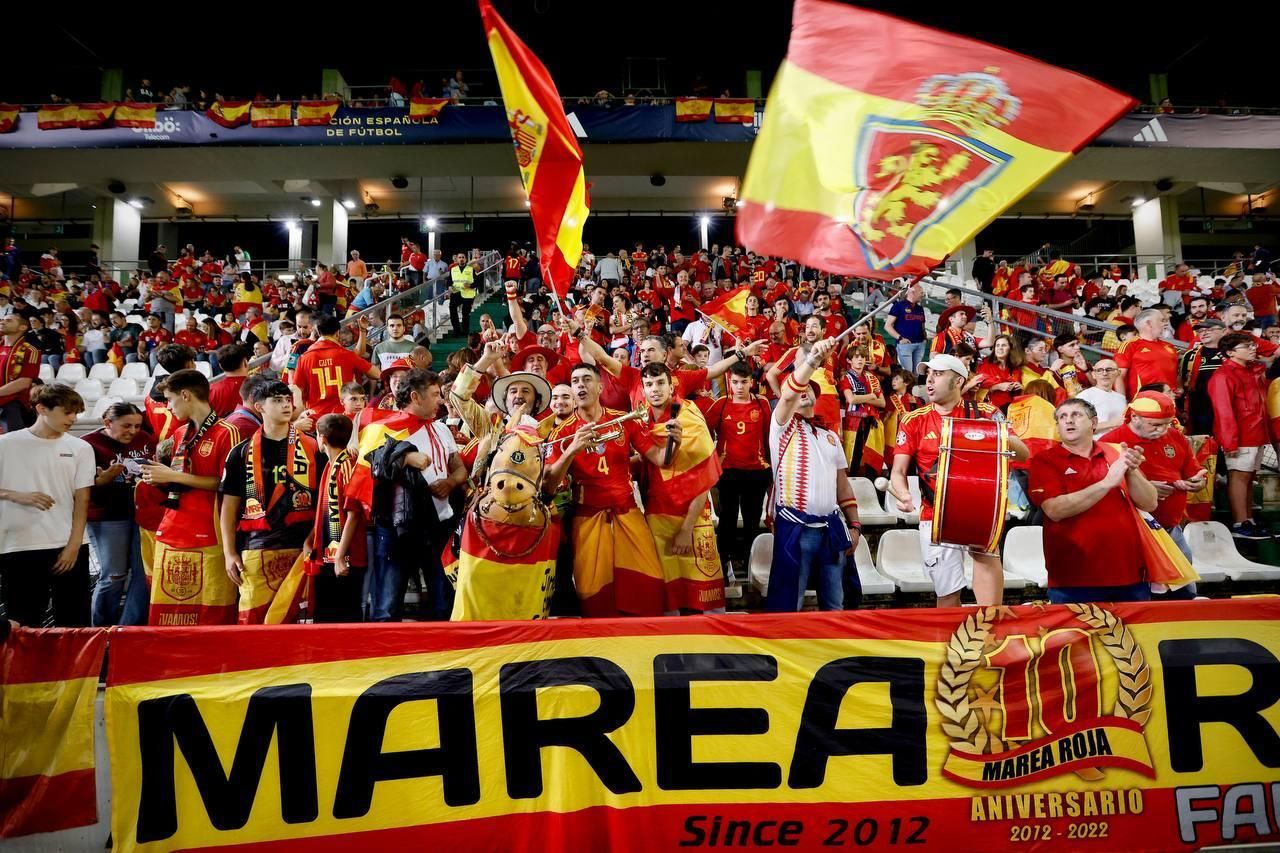El apoyo de la afición cordobesa a la selección española, en imágenes