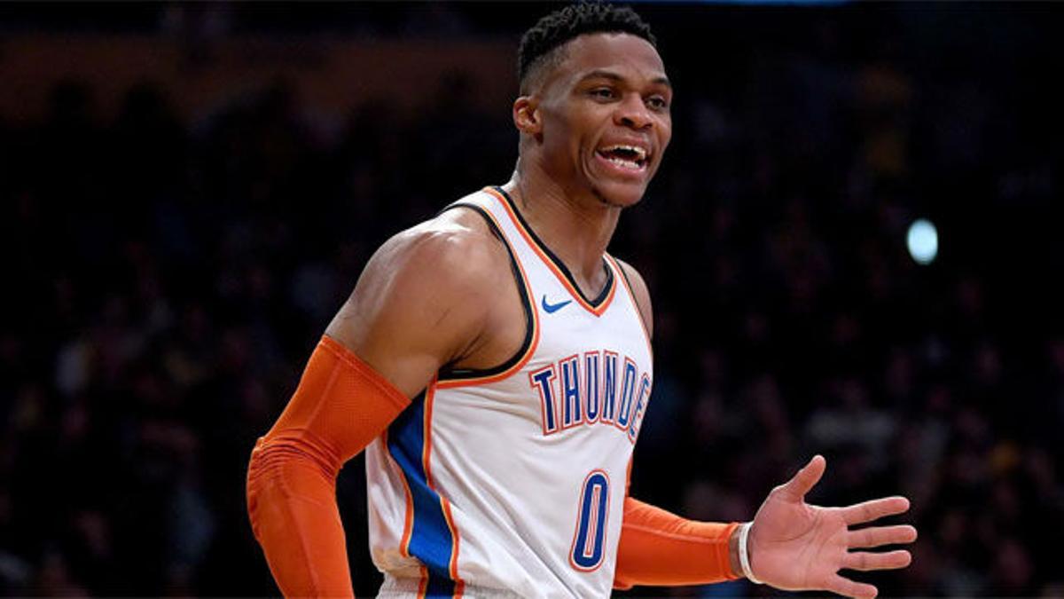 Impresionante mate de Westbrook