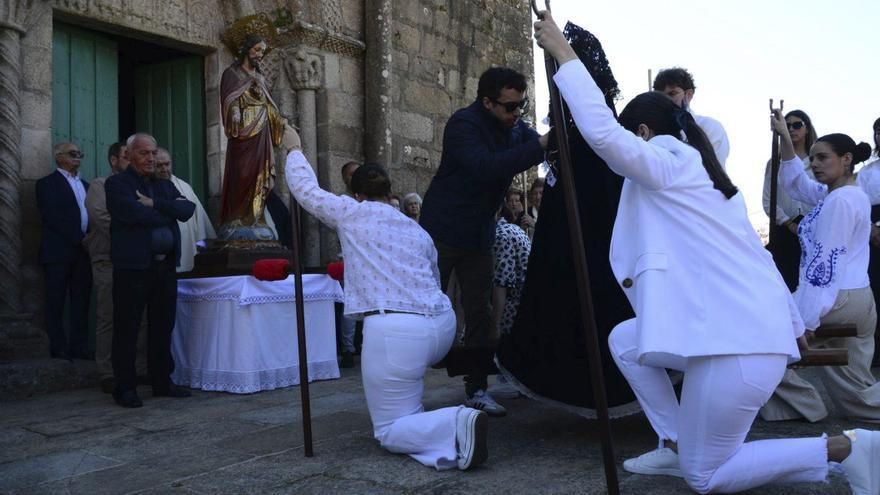 Tres reverencias recuperan un Santo Encontro perdido hace seis décadas