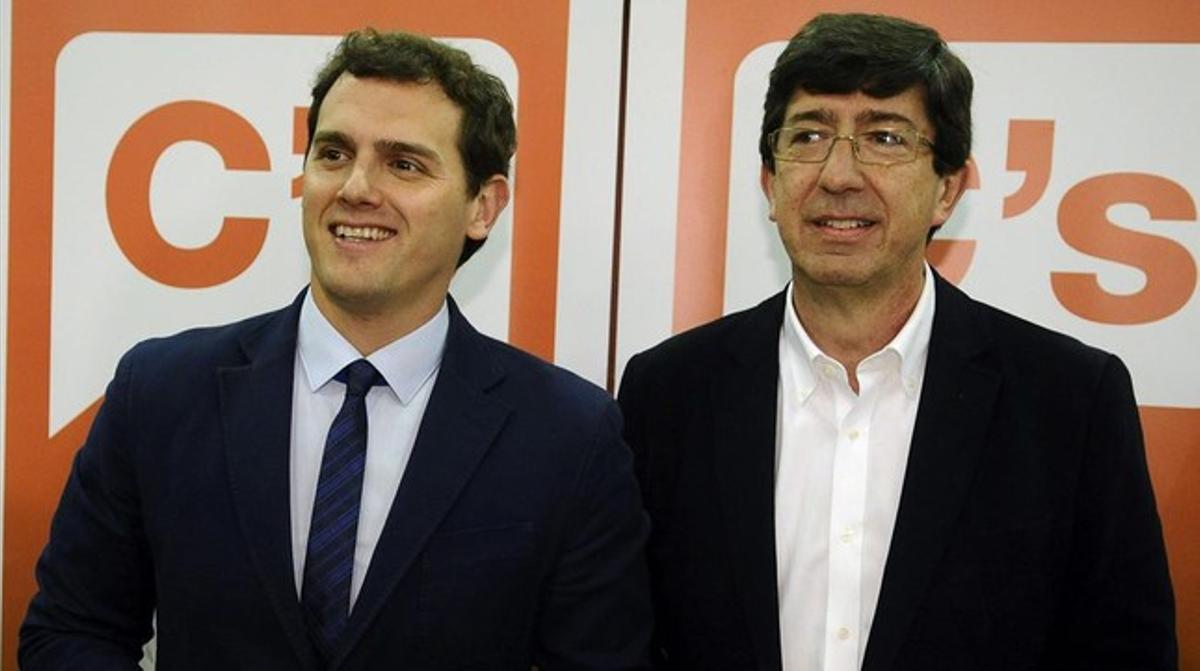 El líder de Ciutadans, Albert Rivera, i el candidat a la Junta d’Andalusia, Juan Marín, en l’acte de tancament de campanya, aquest divendres, 20 de març, a Sevilla.