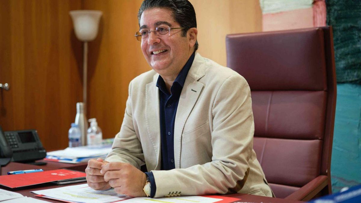 Pedro Martín, hace unos días, en su despacho del Cabildo de Tenerife.