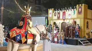 Aspe se rinde al bando de la cruz en el tercer día de Moros y Cristianos