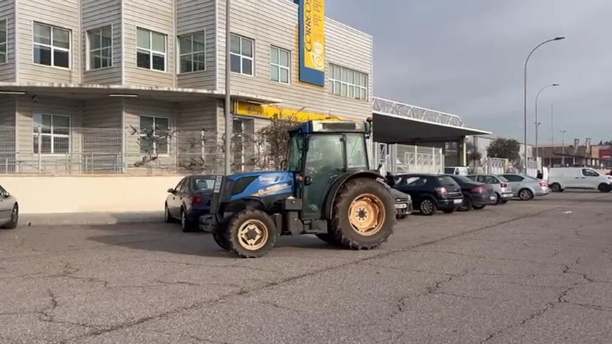 Los agricultores llegan a Castelló con sus tractores