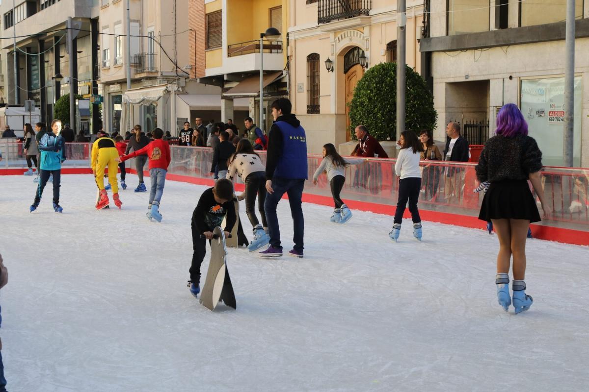La pista de hielo es uno de los atractivos de la Fira de Nadal, que se abrirá el 22 de diciembre en la avenida La Murà.