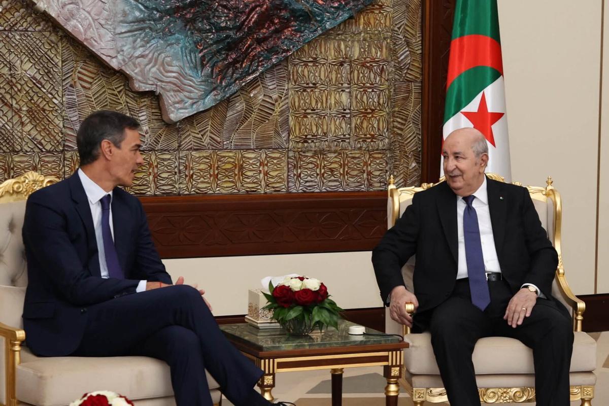 Argel (Argelia) 20/07/2026.- El presidente de España, Pedro Sánchez, con el de Argelia, Abdelmadjid Tebboune