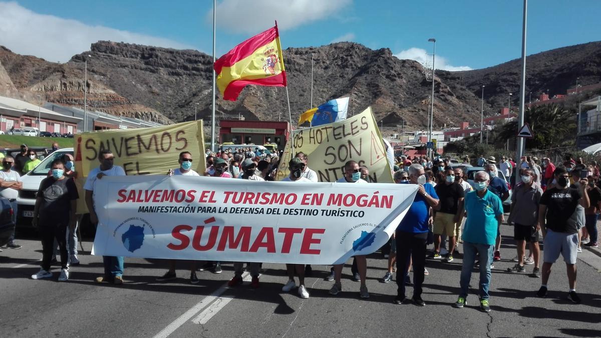 Manifestación en defensa del turismo en Mogán