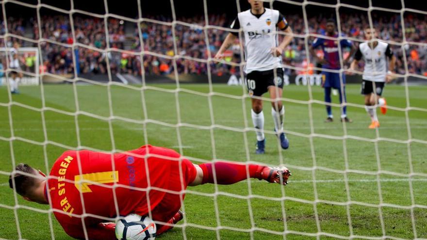 Parejo marca por debajo de Ter Stegen.