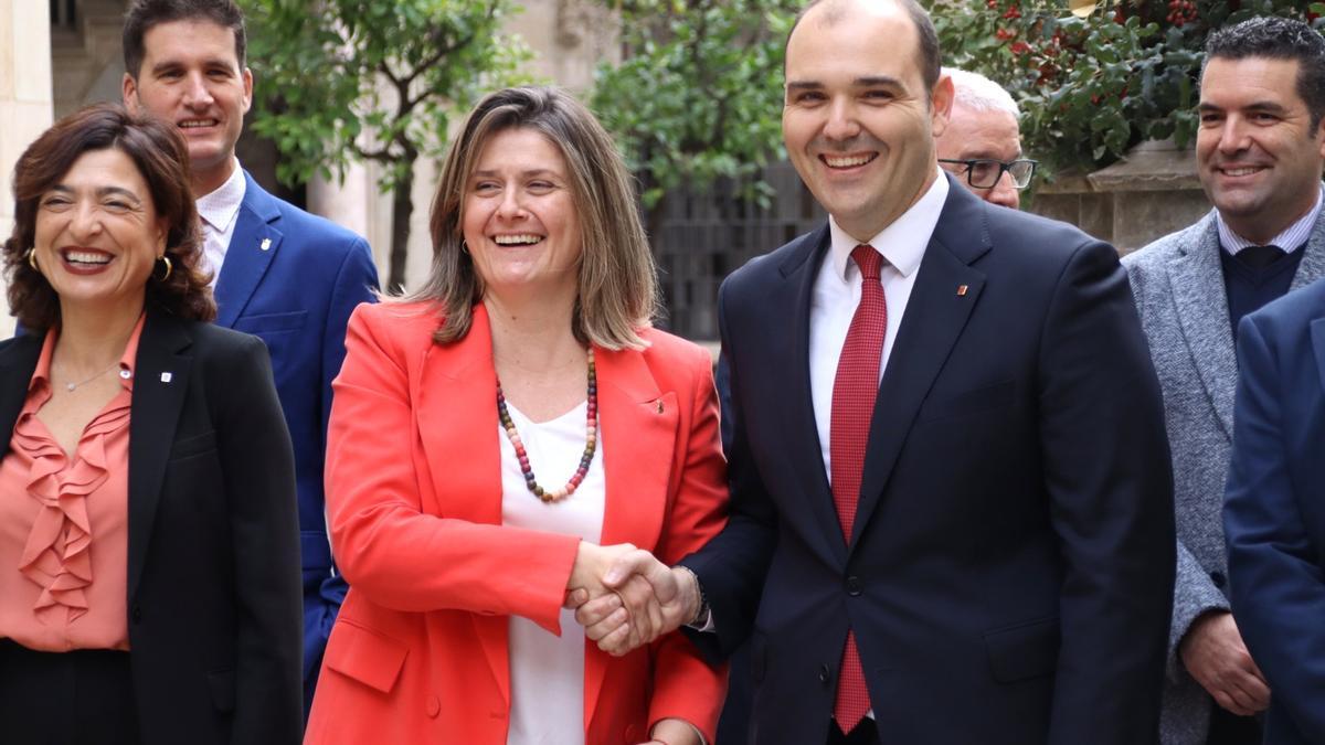 La Síndica de Aran, Maria Vergés, junto al conseller de Presidència, Albert Dalmau