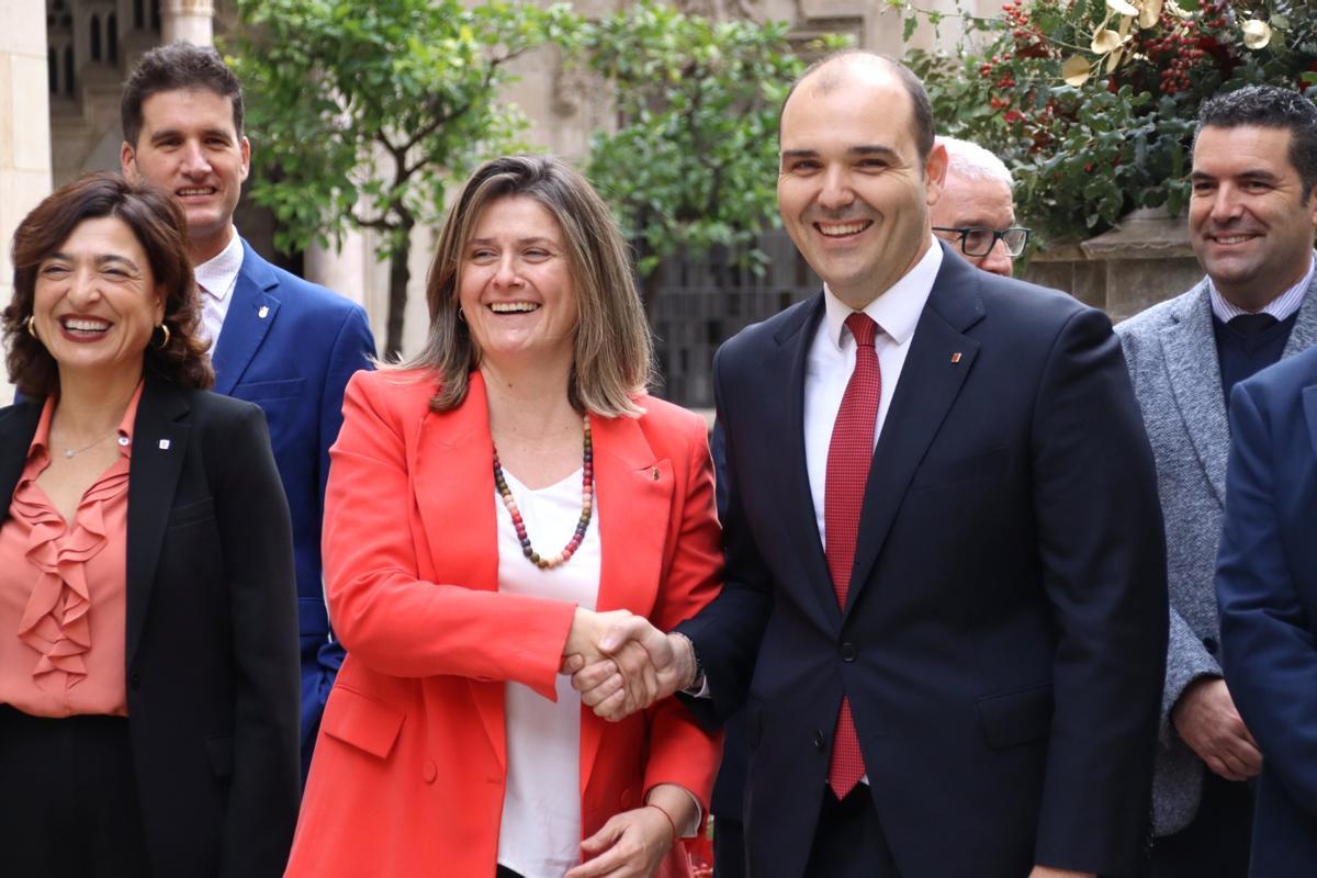 La Síndica de Aran, Maria Vergés, junto al conseller de Presidència, Albert Dalmau