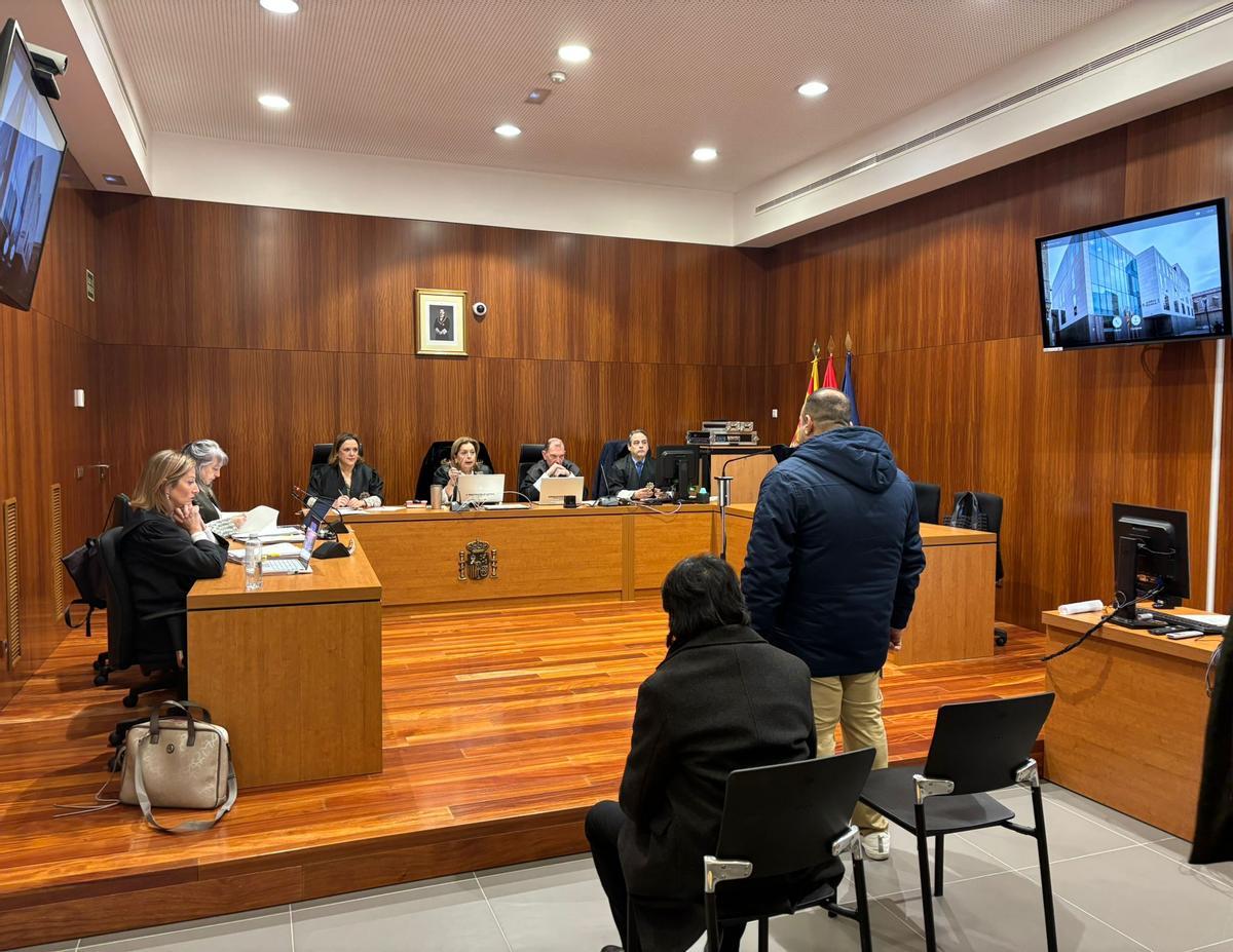 Sharif P., este martes, en el banquillo de los acusados de la Audiencia Provincial de Zaragoza.
