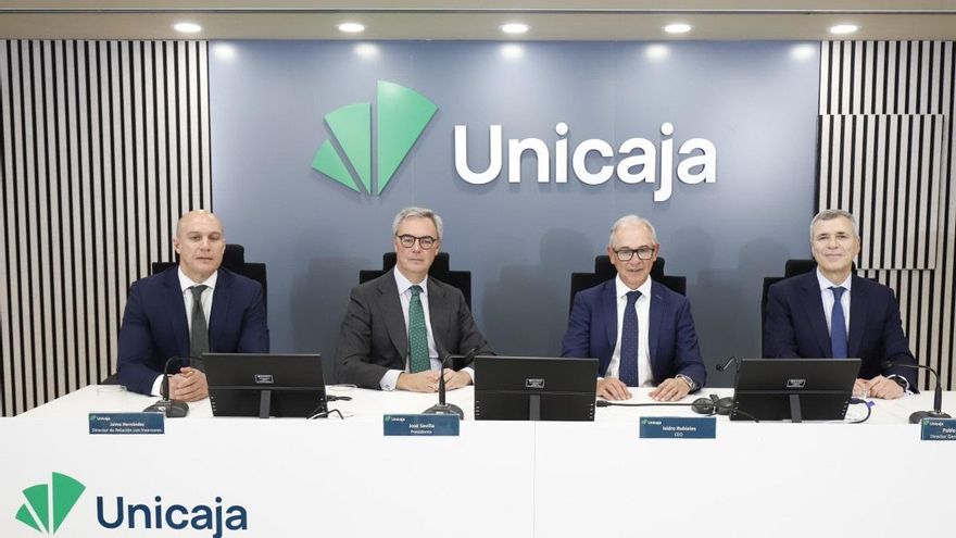Unicaja prevé contratar a 350 personas para puestos estratégicos y plantea negociar salidas &quot;voluntarias&quot; de 150 trabajadores