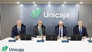 Unicaja prevé contratar a 350 personas para puestos estratégicos y plantea negociar salidas "voluntarias" de 150 trabajadores