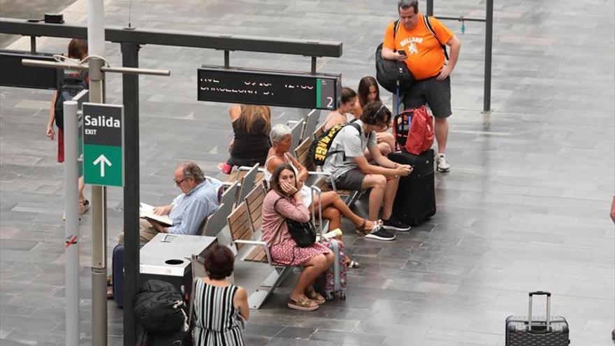 La huelga de Renfe cancela seis trenes y genera malestar