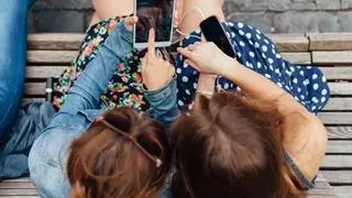 Un estudio de la Universitat de Barcelona alerta de que el 10% de los adolescentes son a la vez víctimas y agresores