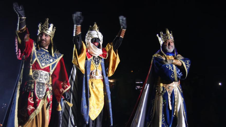 Los Reyes Magos en el acto de la Adoración