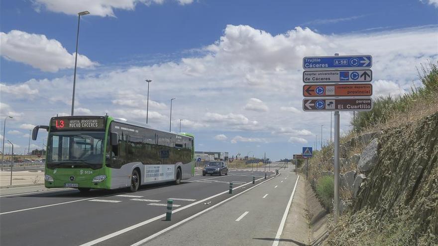 El alcalde de Cáceres plantea crear una línea directa de autobús al nuevo hospital