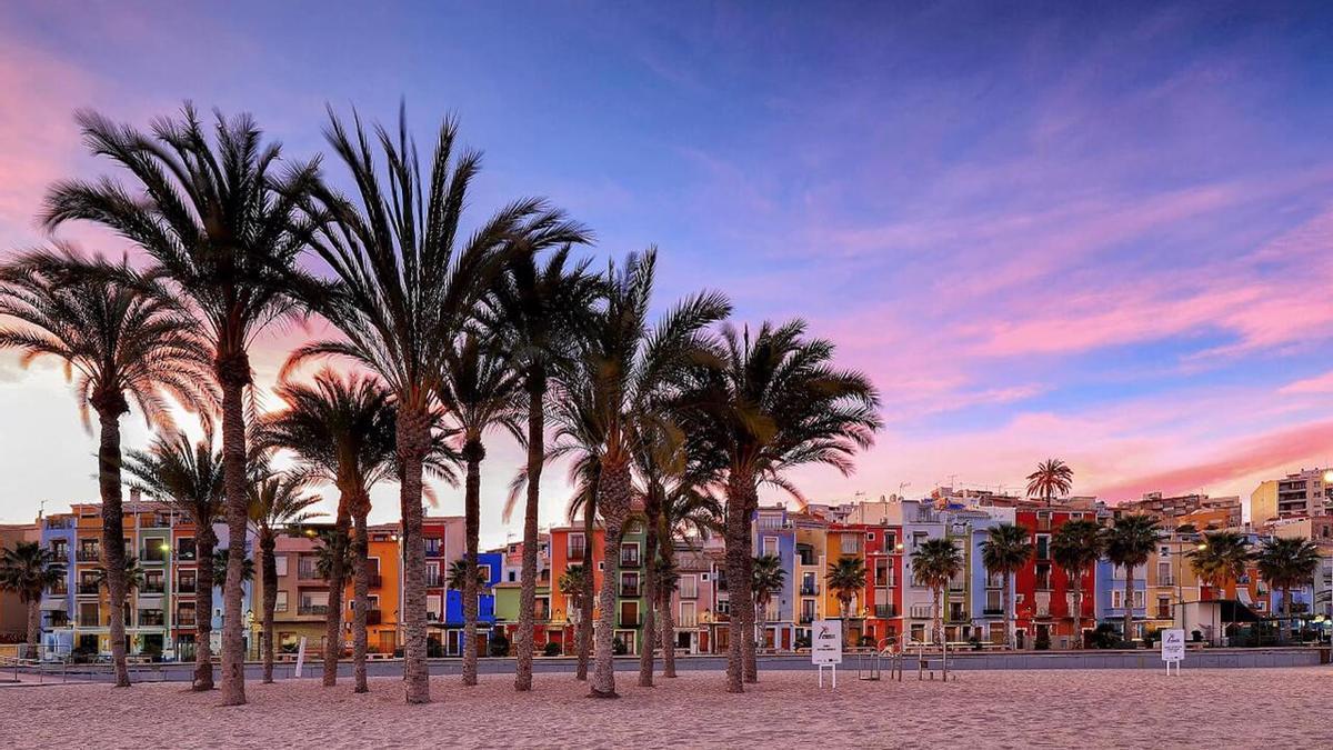 La Vila Joiosa es conocida por sus casas junto al puerto pintadas al más puro estilo mediterráneo.