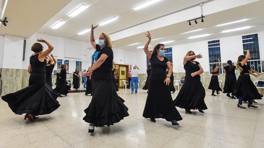 El baile, la música y el teatro regresan a los locales sociales de la ciudad