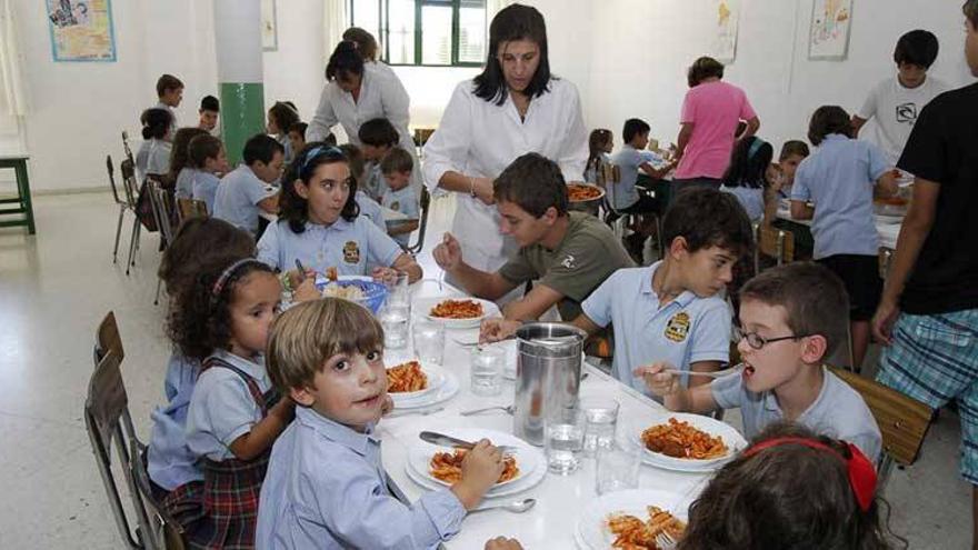 Entre 2.500 y 5.000 niños extremeños tienen dificultades para alimentarse en sus casas, según los socialistas