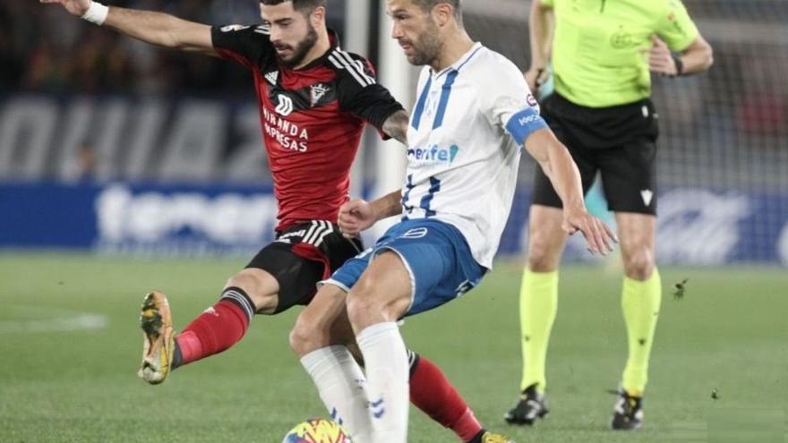 Aitor Sanz, durante el partido contra el Mirandés. | | LALIGA