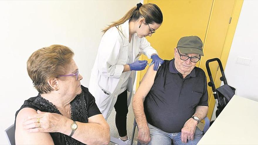 Sanidad quiere vacunar al 75% de mayores de la gripe para evitar un colapso hospitalario en Castellón