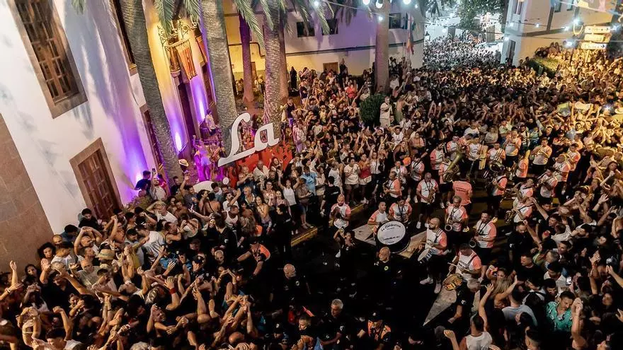 La Rama ya recorre Agaete: así se vive la gran fiesta de Gran Canaria