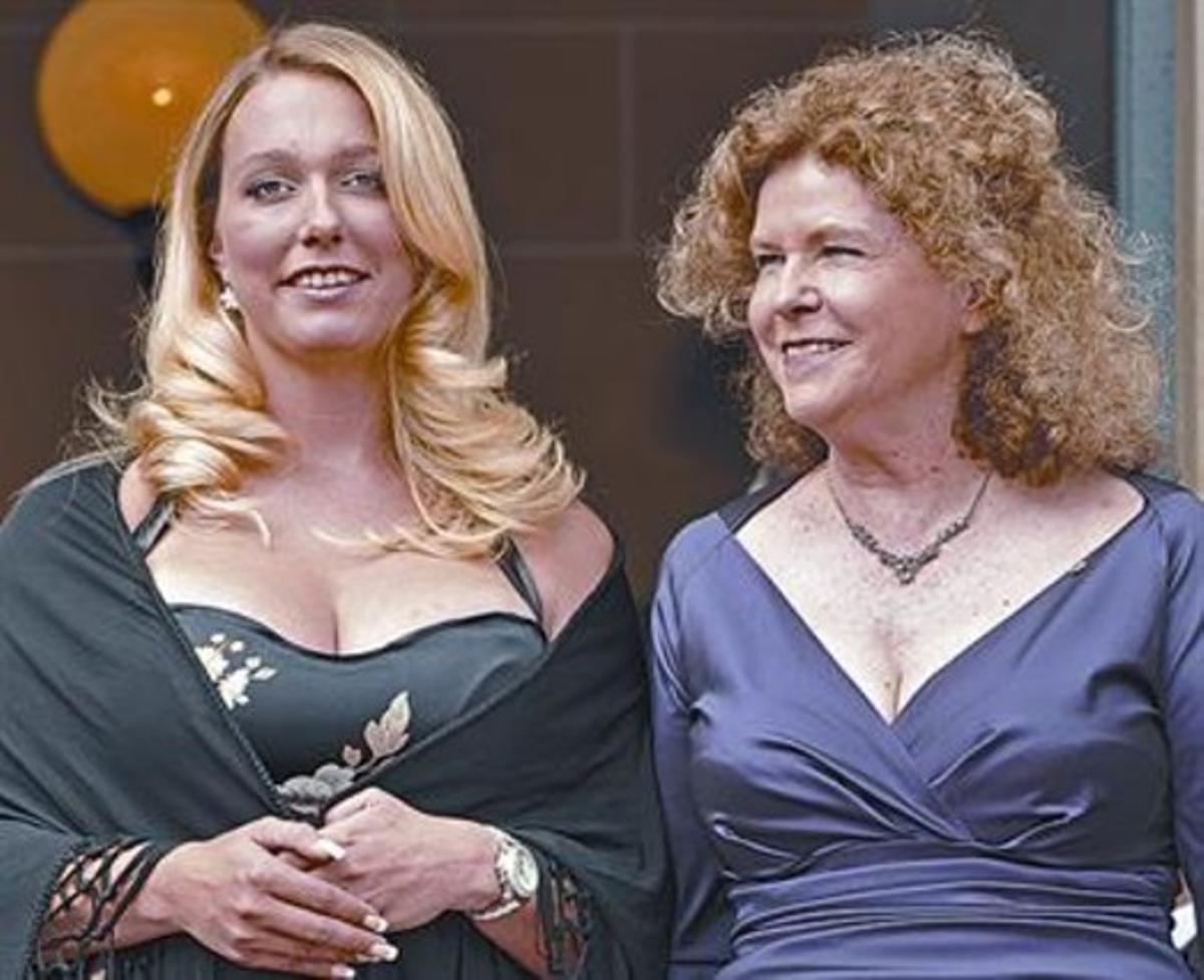 Les germanastres Katharina i Eva Wagner, ahir, a l’arribar al teatre. Les germanastres Katharina i Eva Wagner, ahir, a l’arribar al teatre.