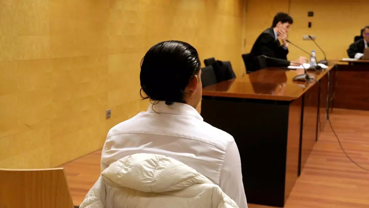 Absolt l'acusat d'abusar sexualment d'una dona a Salt fent-se ar per un altre home