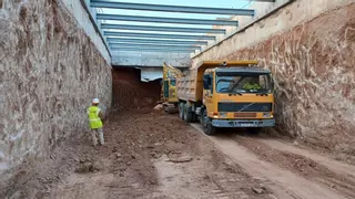 Las obras del metro en Pino Montano avanzan con la excavación del acceso al túnel junto a la primera estación
