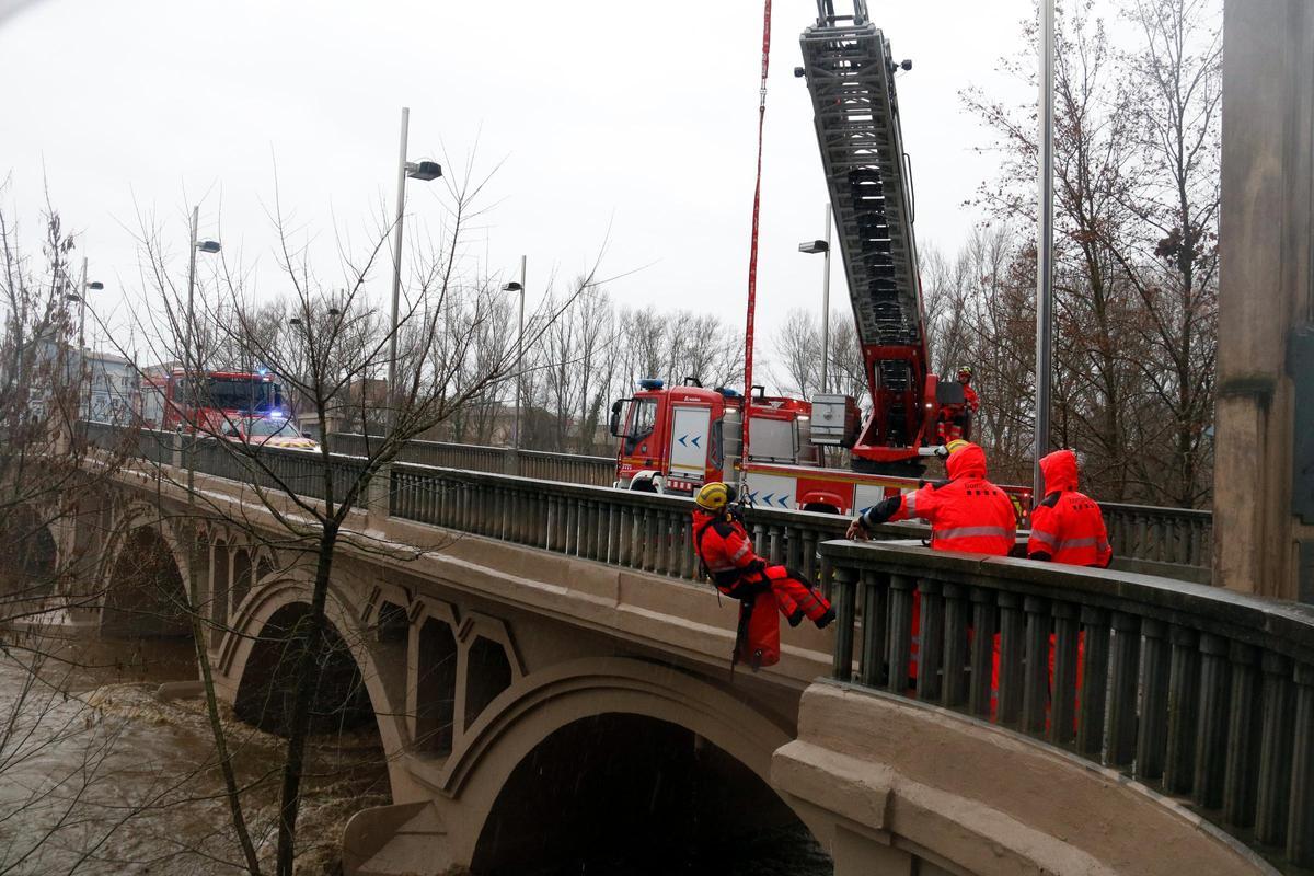 Els Bombers al pont de l'Aigua de Girona