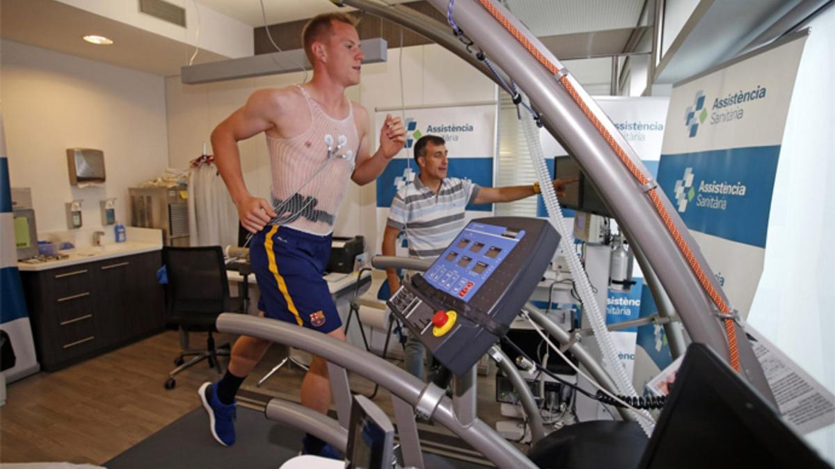 Marc-André Ter Stegen durante la revisión médica de la pretemporada 2015/16