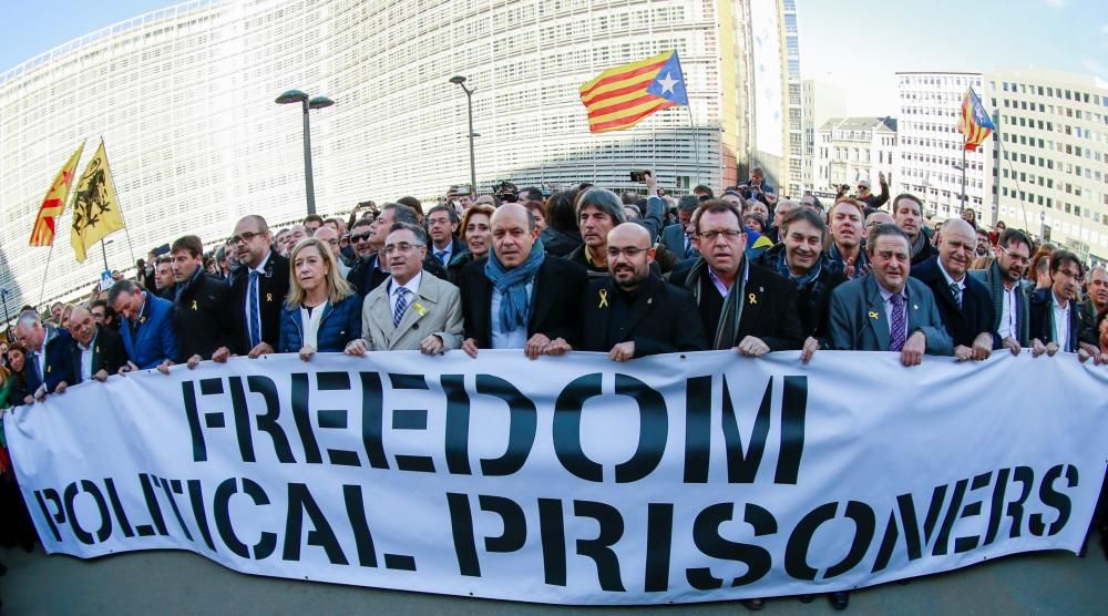 200 alcaldes catalans protesten a Brussel·les pels "presos polítics"