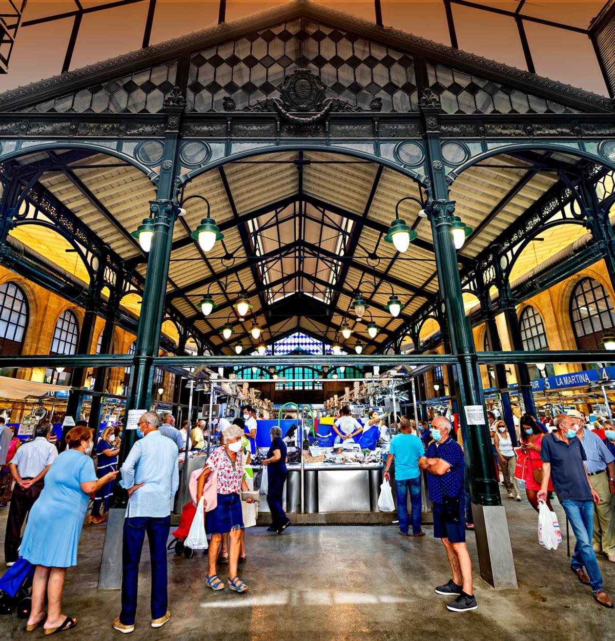 Vista de la entrada al emblemático Mercado de Abastos mercado central en Jerez de la Frontera, España