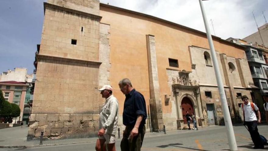 El antiguo convento de las monjas Clarisas de Elche espera su rehabilitación.