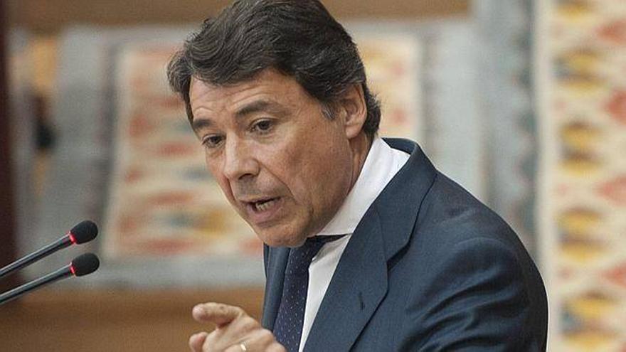 González destituye al director general de Economía por las tarjetas de Caja Madrid