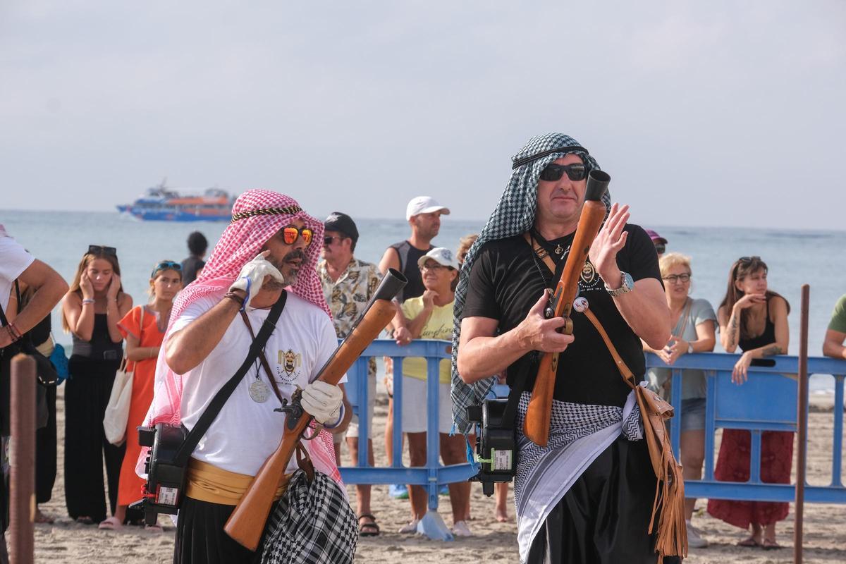 Las mejores imágenes del Desembarco de las fiestas de Moros y Cristianos de Santa Pola